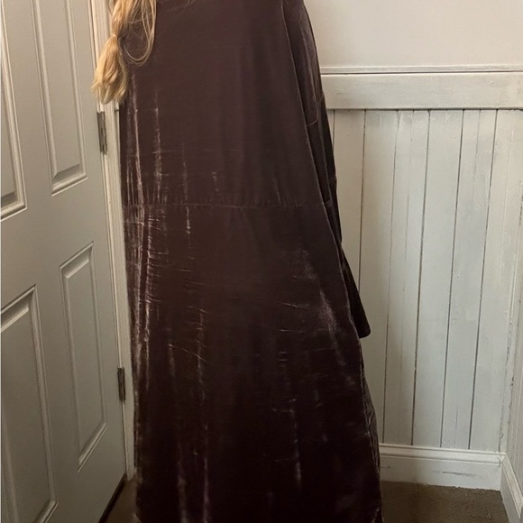 Elegant Velvet Brown Robe - Picture 7 of 8
